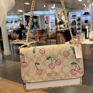 NWT！COACH KLARE CROSSBODY IN SIGNATURE CANVAS WITH PINK HEART CHERRY PRINT